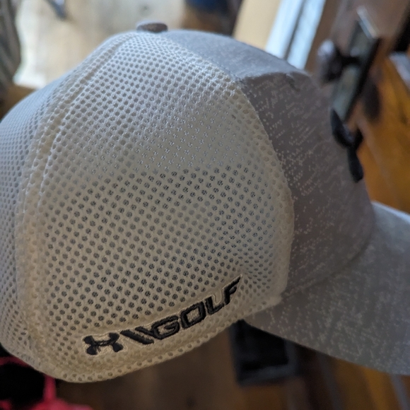 Under Armour baseball hat - Picture 3 of 5